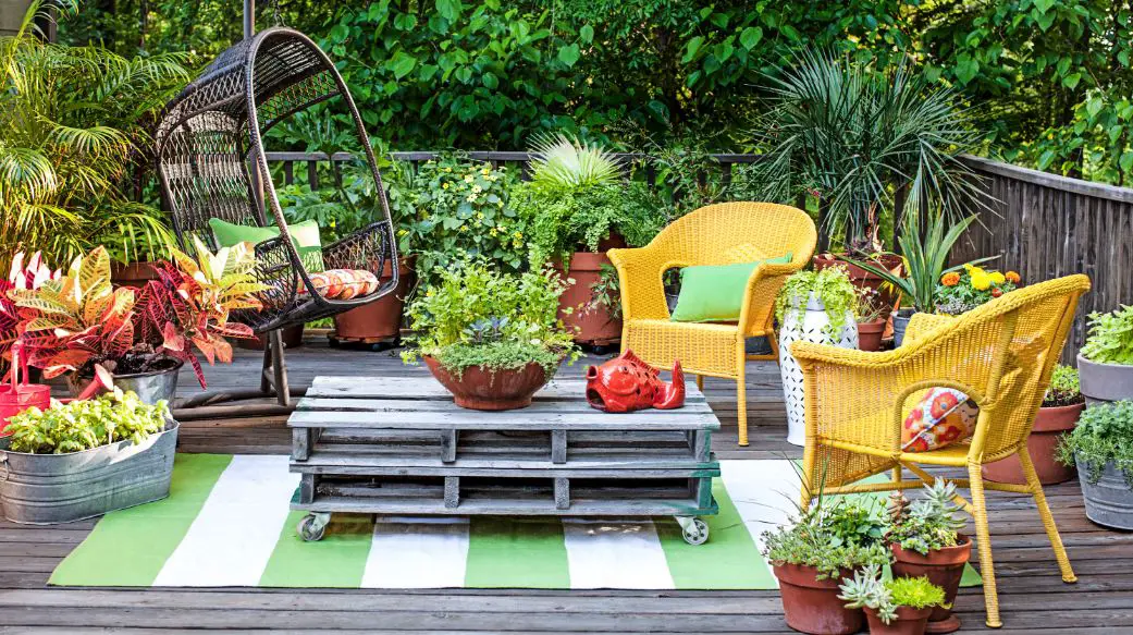 10 landscaping design ideas to enhance your home garden.